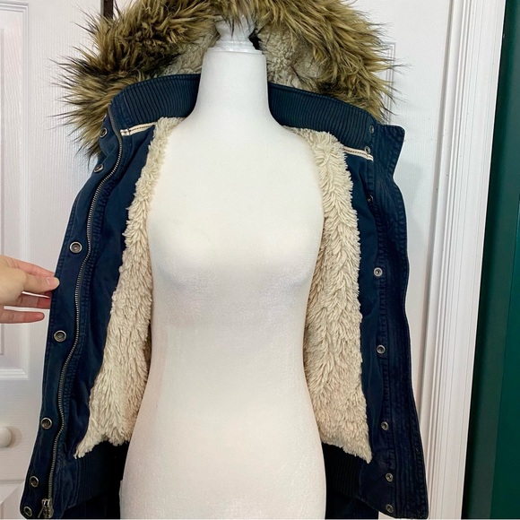 Hollister Faux Fur Navy Blue Canvas Bomber Jacket - Picture 3 of 11